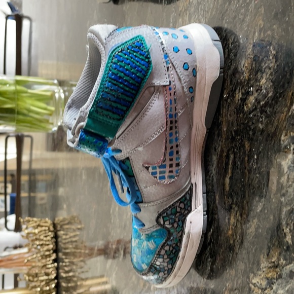 I love these shoes,sadly i grew out of them. - Picture 2 of 7